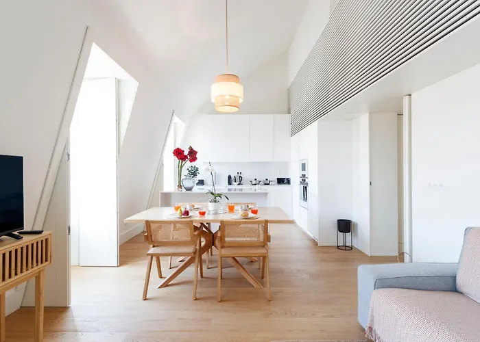 Luxury Apartment With Balcony In Downtown Lisbon