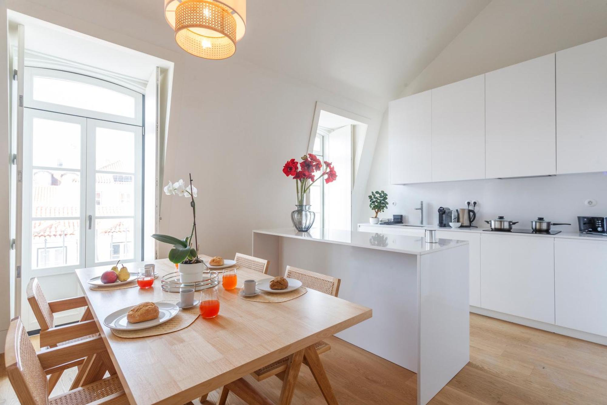 Apartment Luxury With Balcony In Downtown *