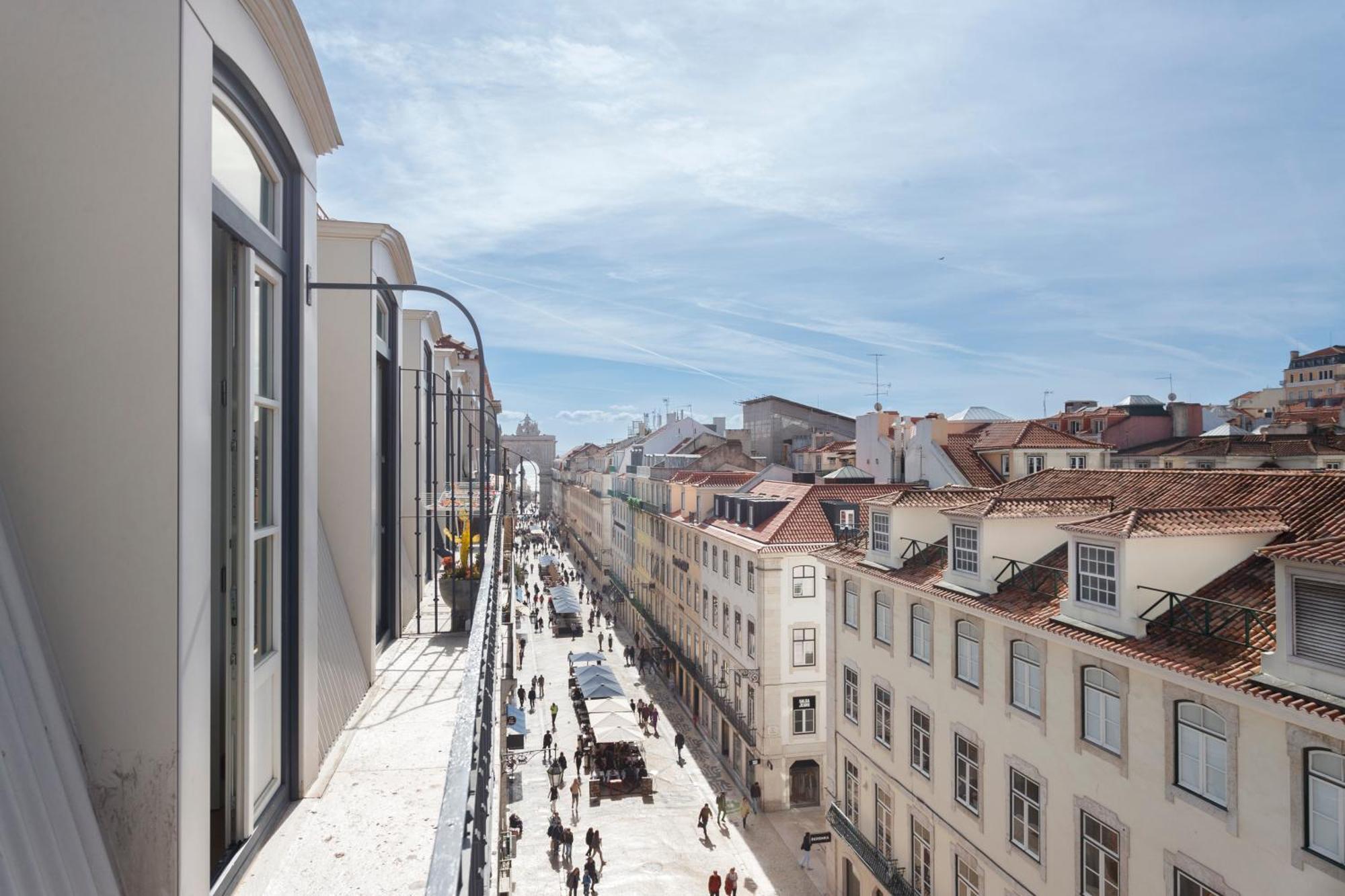 Luxury With Balcony In Downtown *