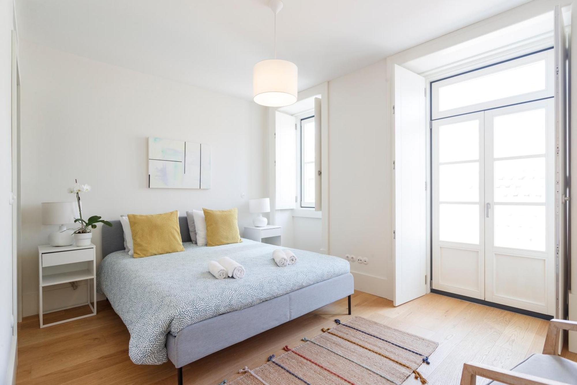 Luxury With Balcony In Downtown Apartment Lisbon